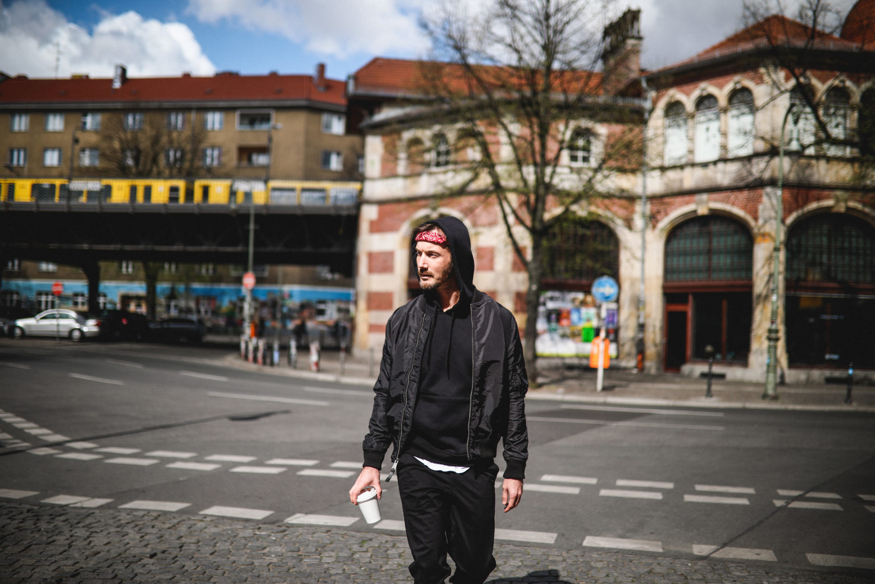 Save in Auckland. Jacke: Alpha Indurstries. Hose: Christian Berg. Hoodie: REVIEW.